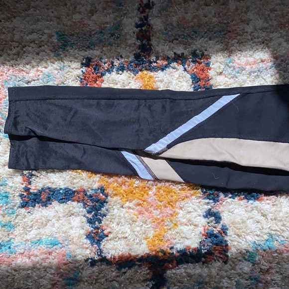 Alo Yoga High Waisted Leggings - Picture 3 of 7